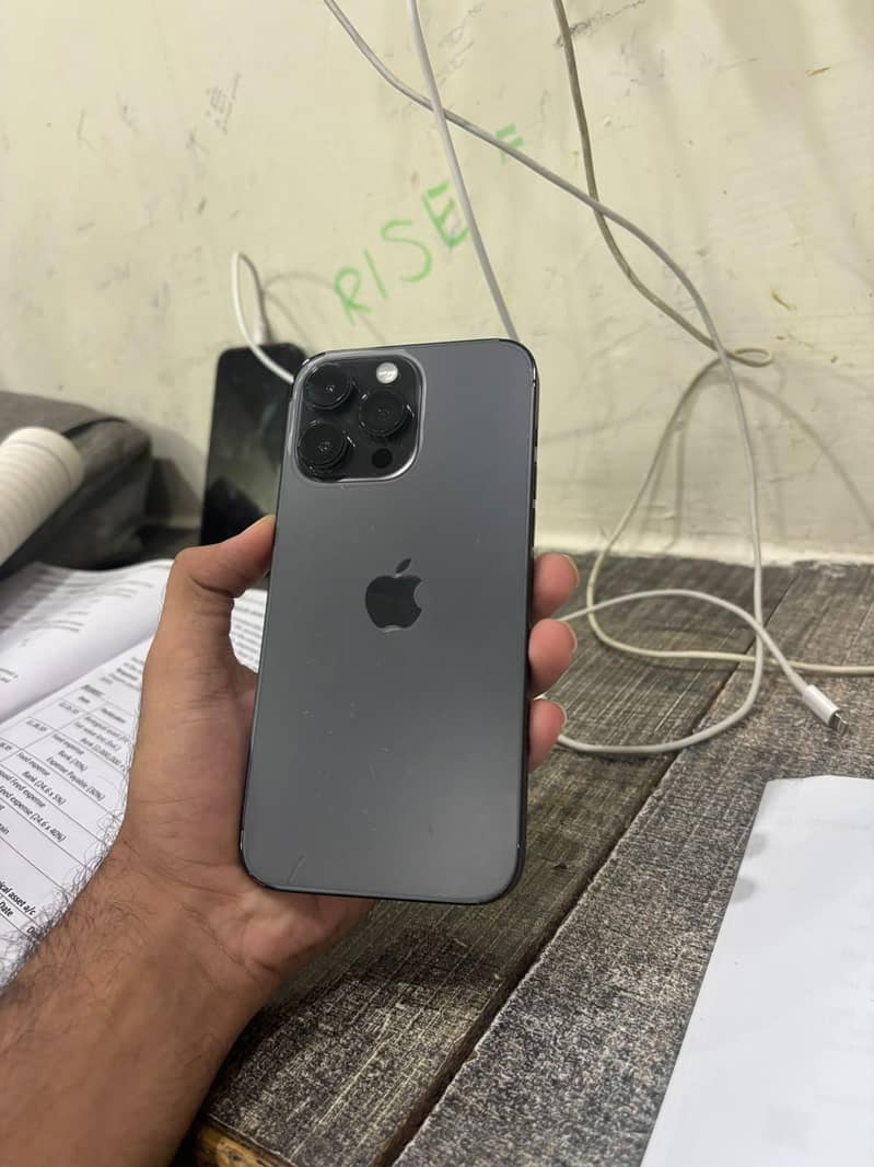 Apple iPhone 14 Pro Max 0