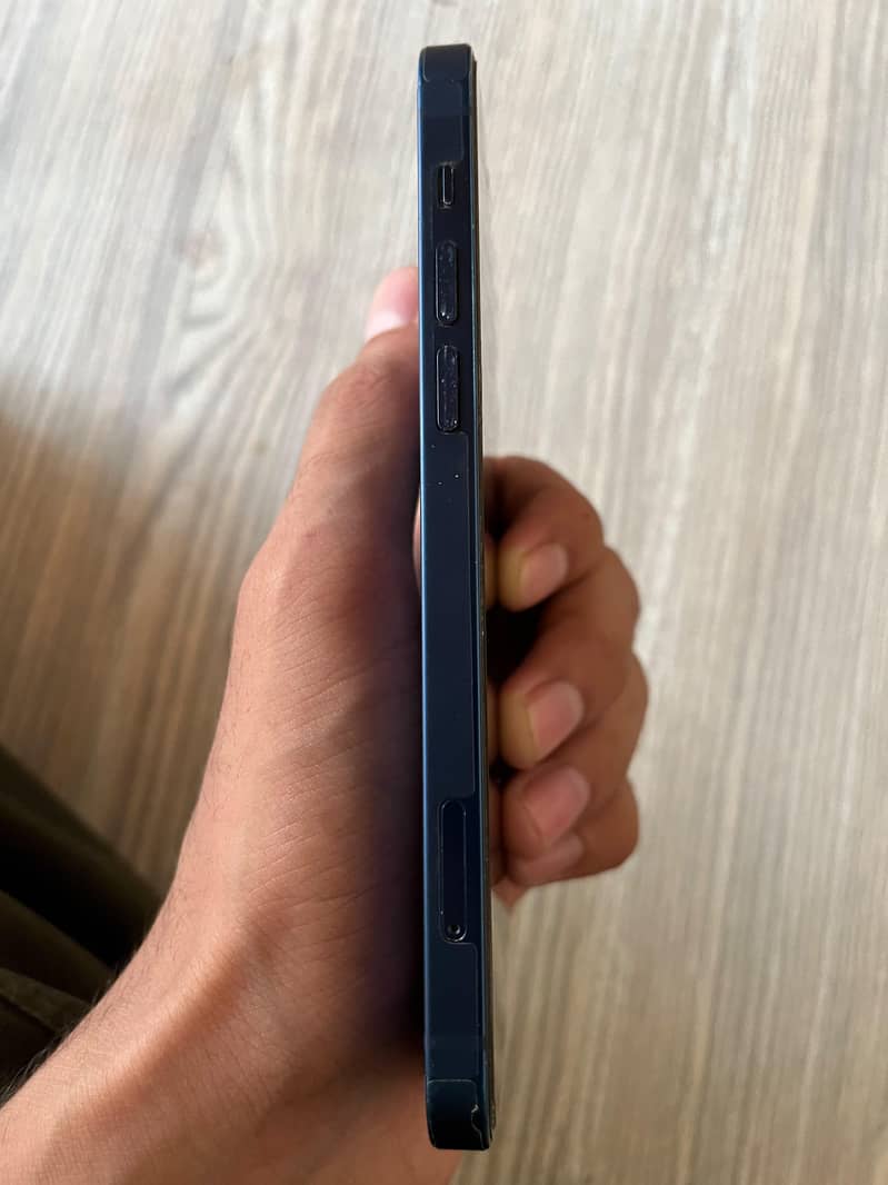 Apple iPhone 12 3