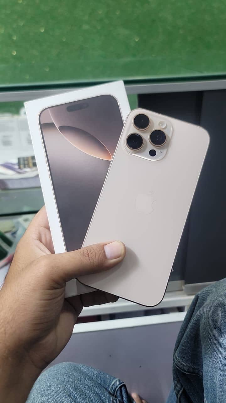 Apple iPhone 16 Pro Max 0