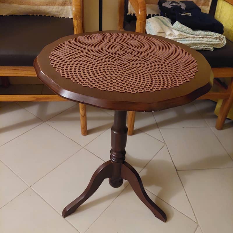 small tea/ coffee table 0