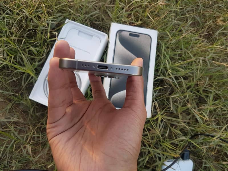 Apple iPhone 15 Pro 4