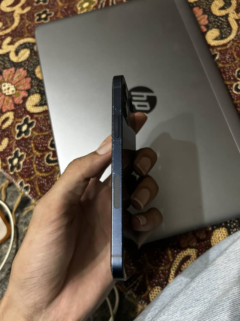 Apple iPhone 12 3