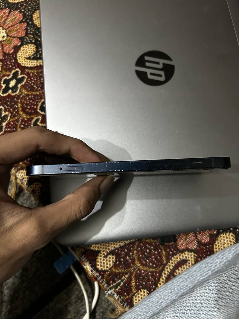 Apple iPhone 12 4