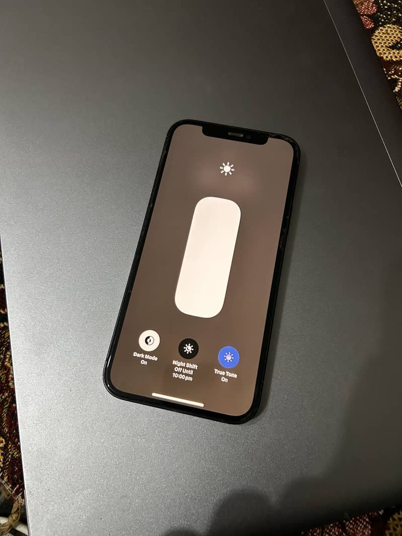 Apple iPhone 12 6