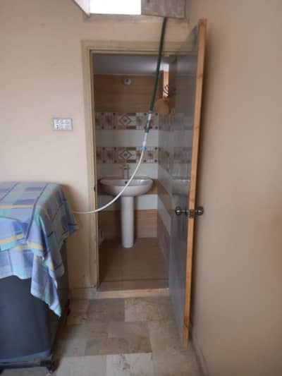 Rent 300 GHz ist floor 3bed. d. d Railway society Alladin park ki back pe