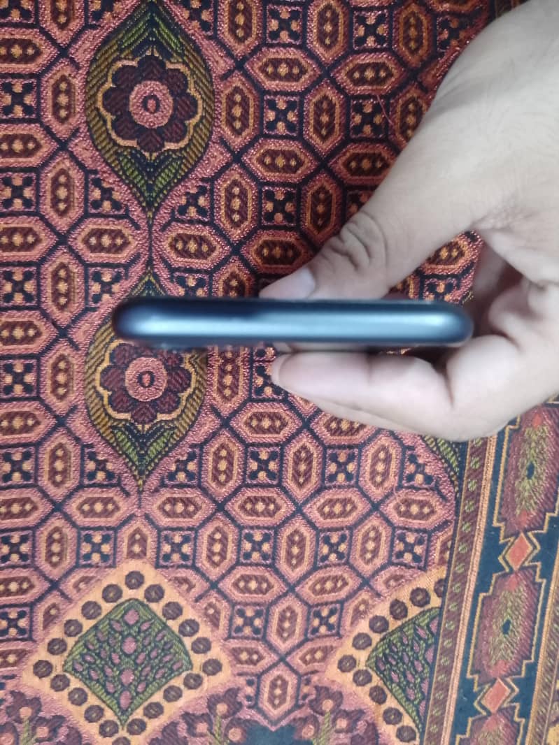 Apple iPhone 11 4