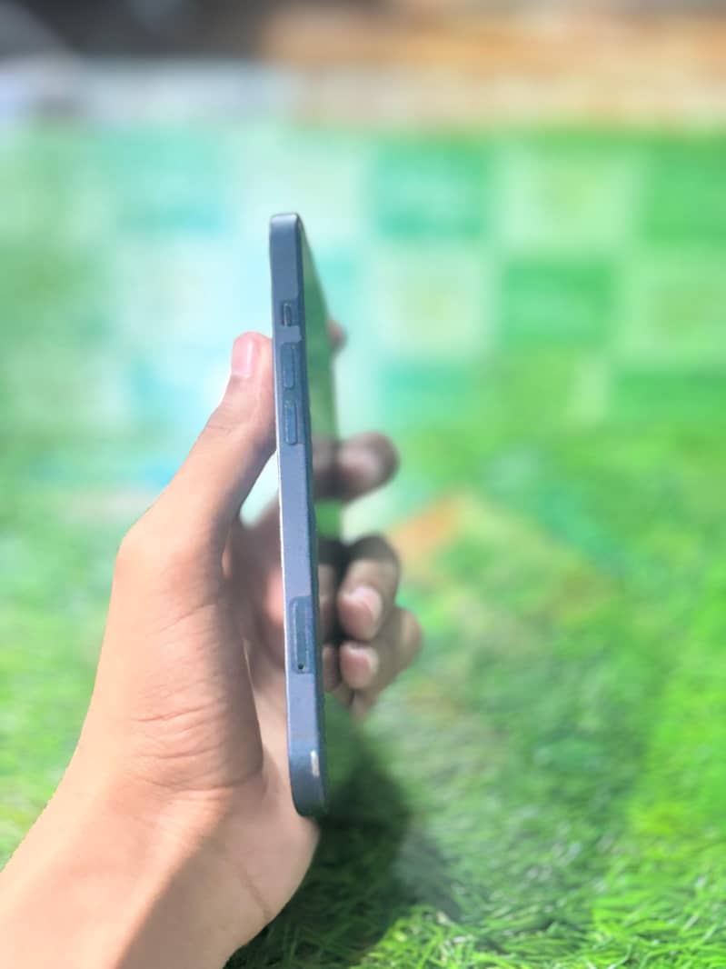 Apple iPhone 13 4
