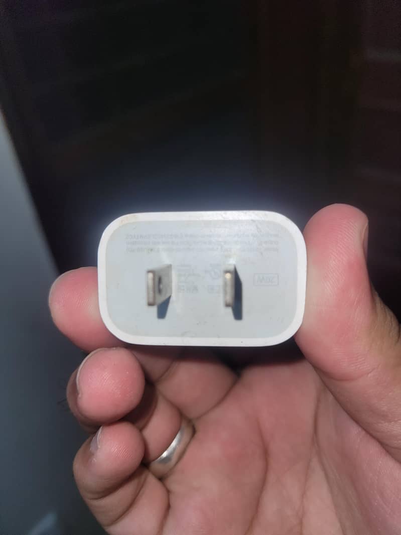 IPHONE  CHARGER 1