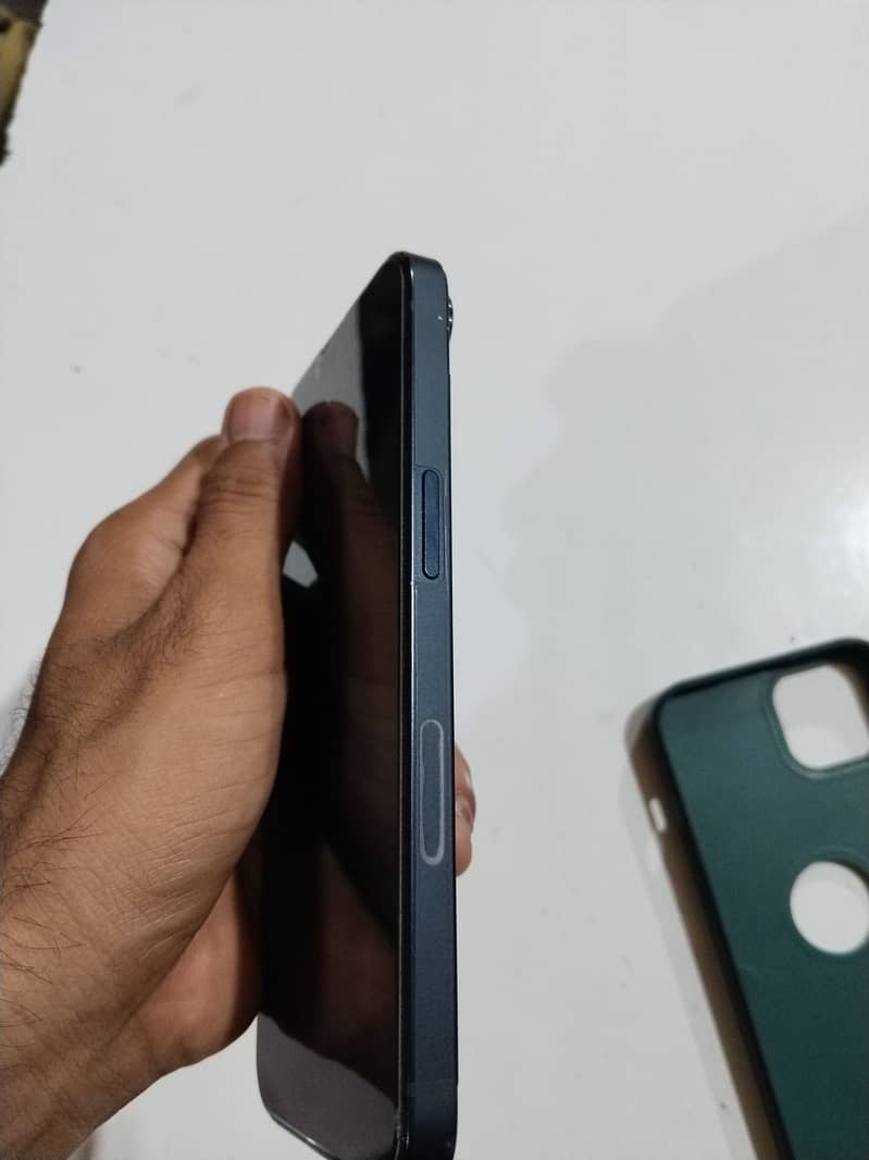 Apple iPhone 13 2