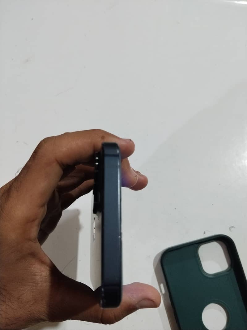 Apple iPhone 13 4