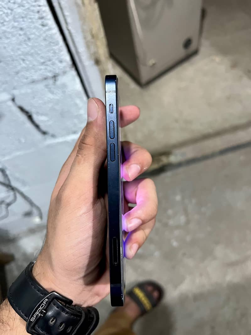Apple iPhone 12 3