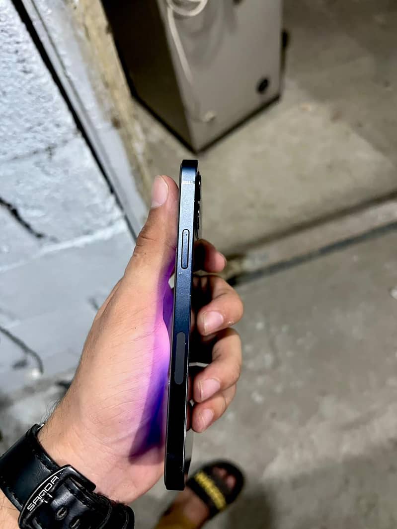 Apple iPhone 12 5