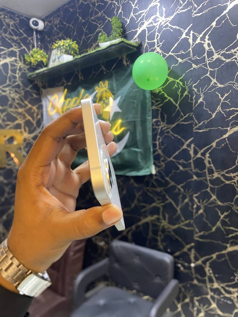 Apple iPhone 14 plus 4