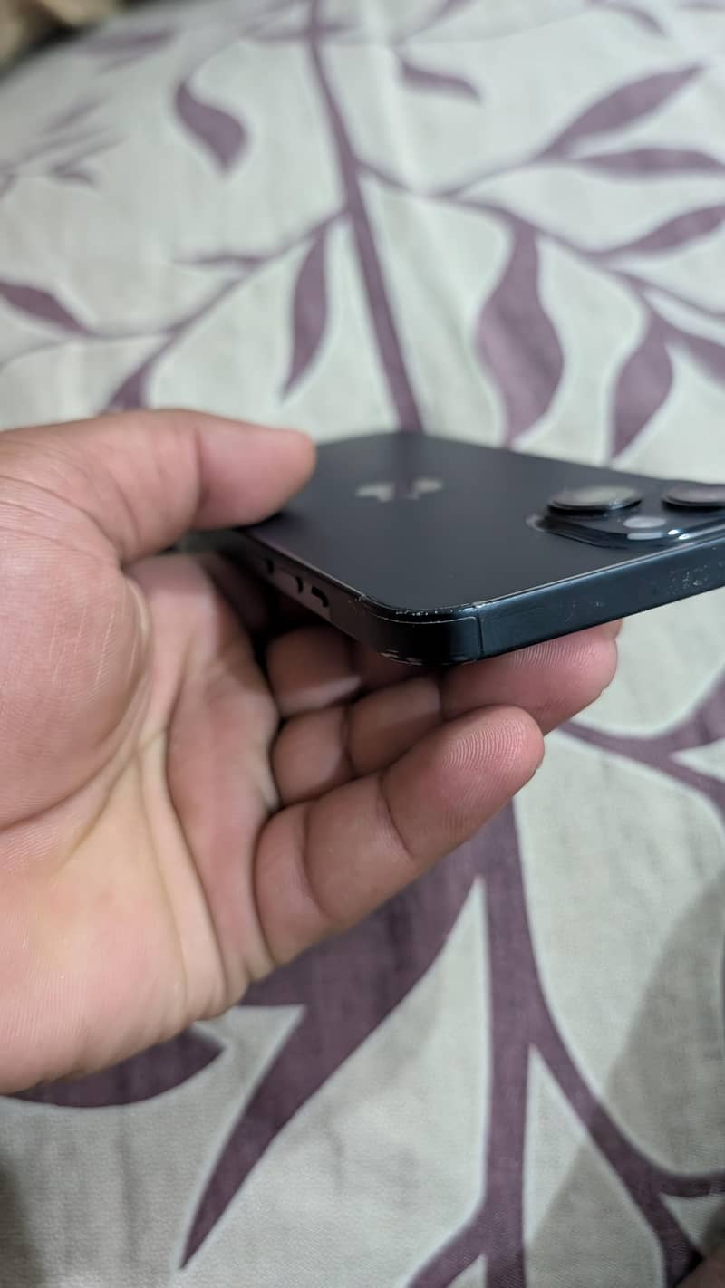 Apple iPhone 14 3