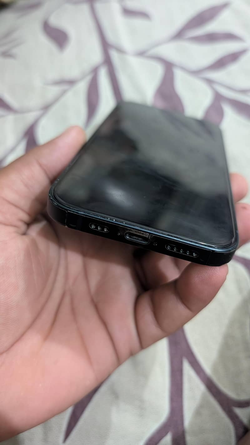 Apple iPhone 14 4