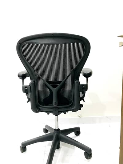Herman Miller Aeron Size B available condition 10by10
