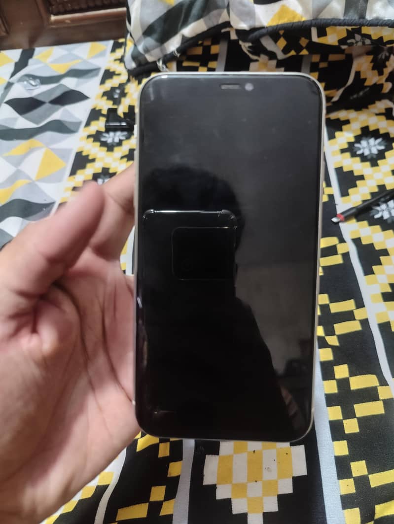 Apple iPhone 11 4