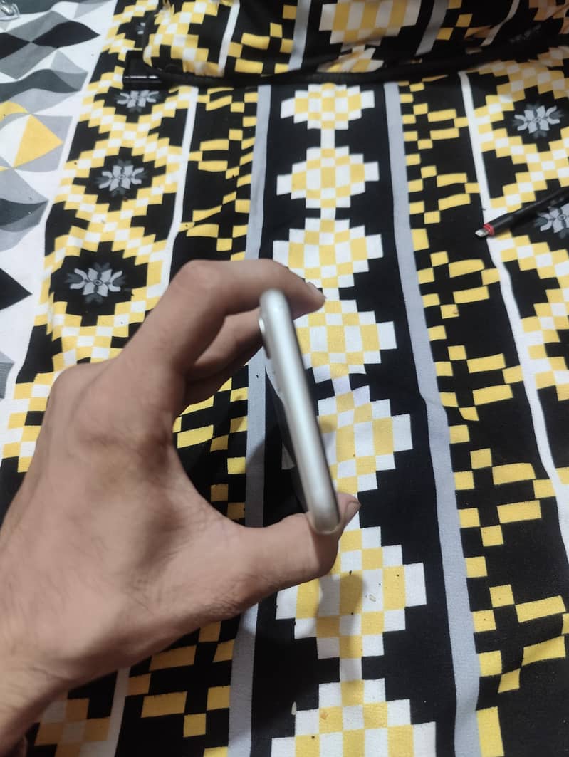 Apple iPhone 11 9