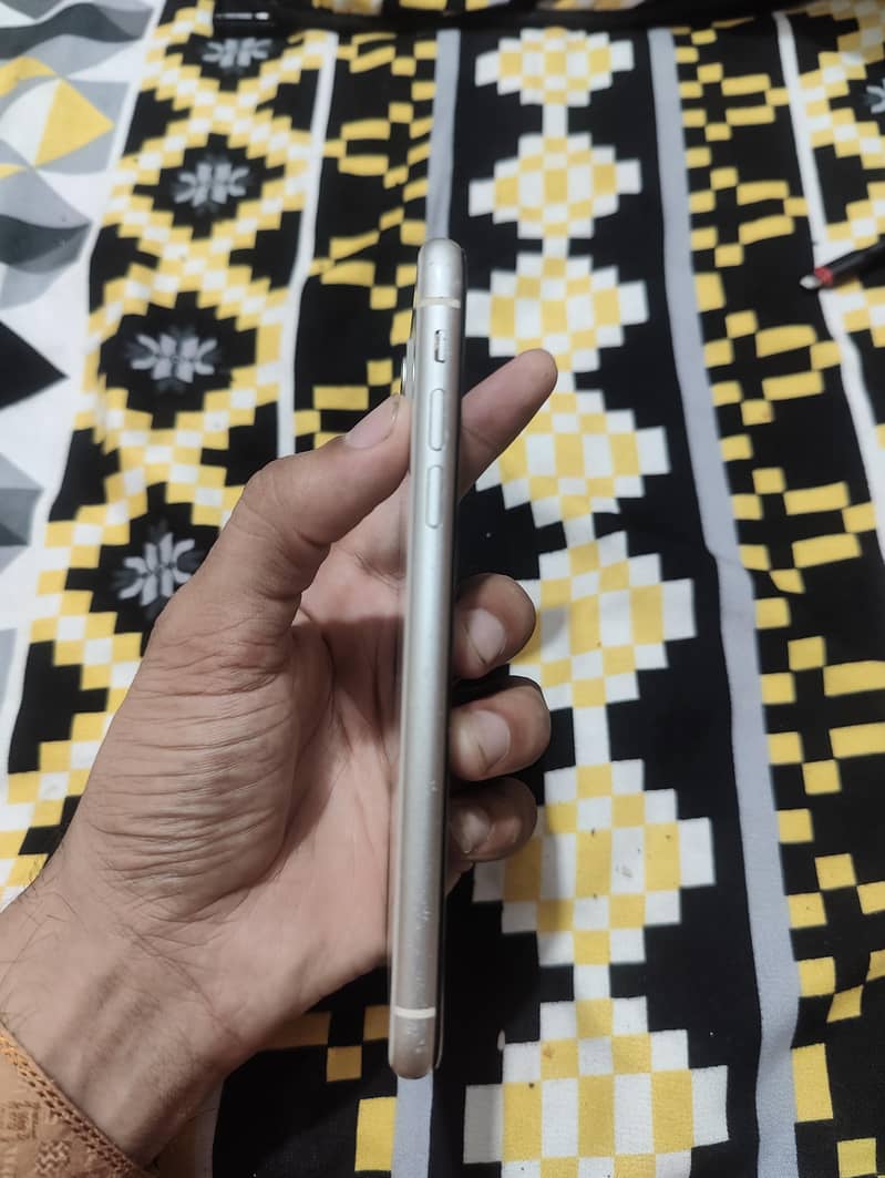 Apple iPhone 11 10