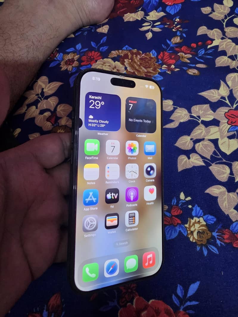 Apple iPhone 16 Pro 1