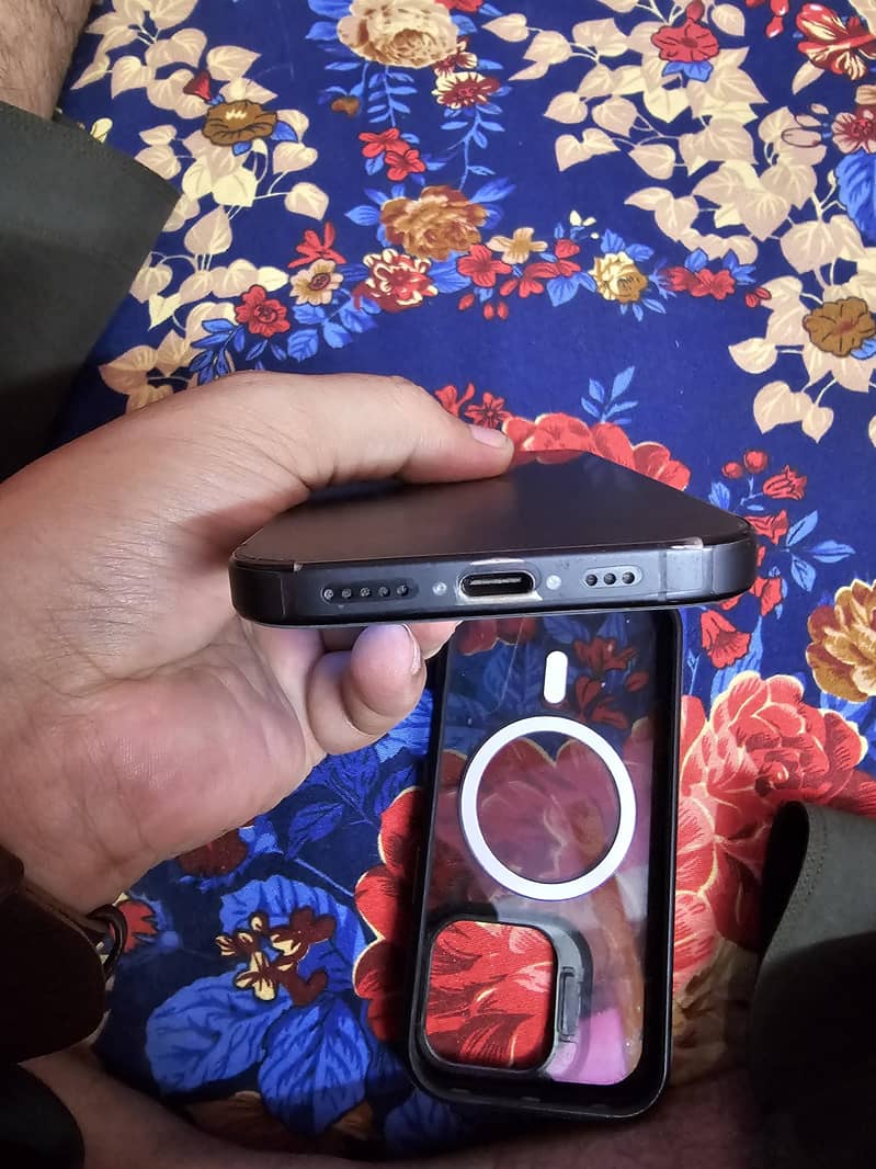 Apple iPhone 16 Pro 2