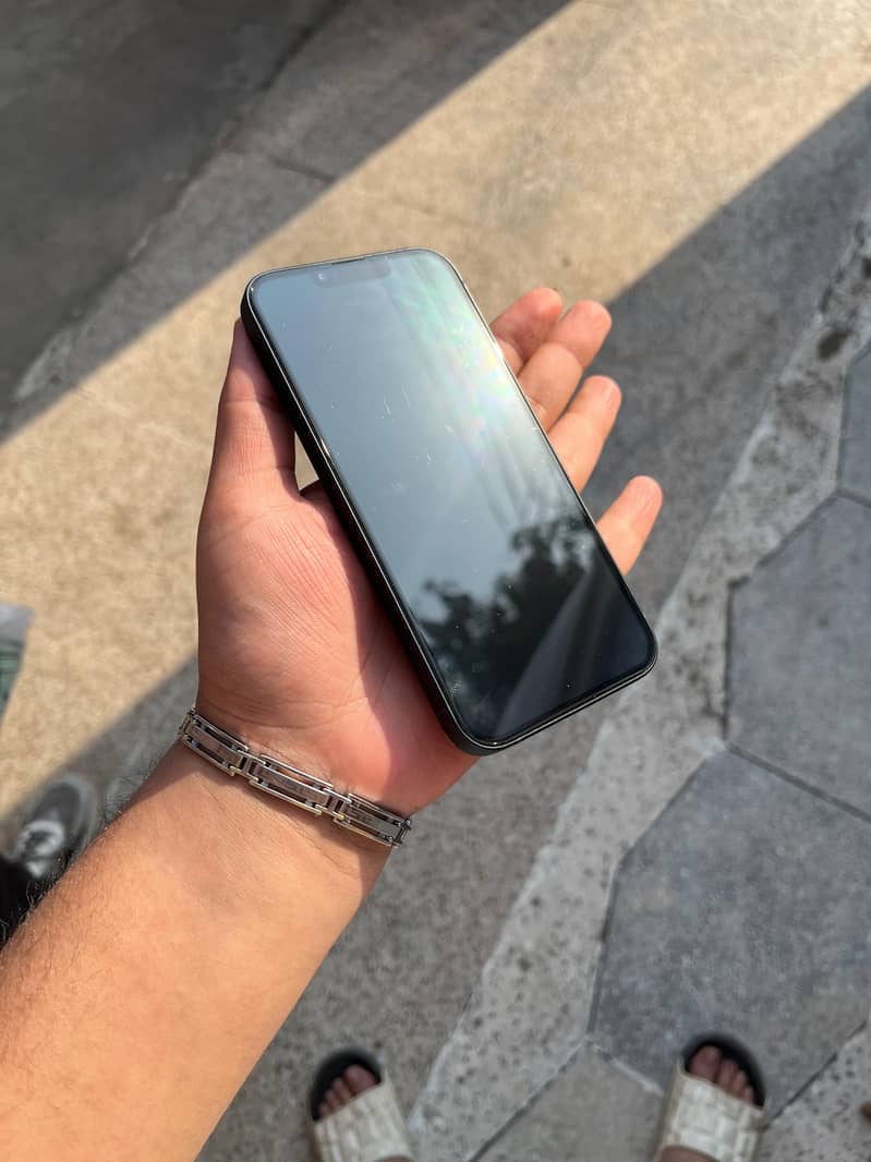 Apple iPhone 13 4