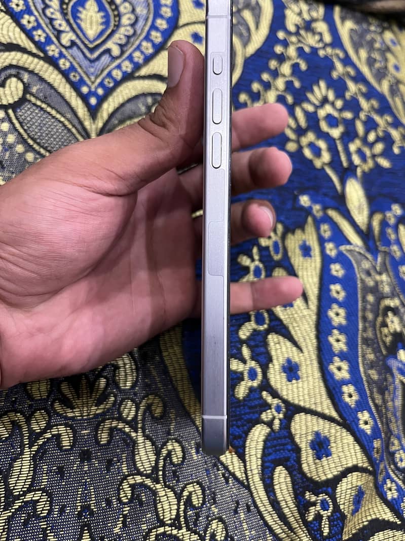 Apple iPhone 15 Pro Max 2