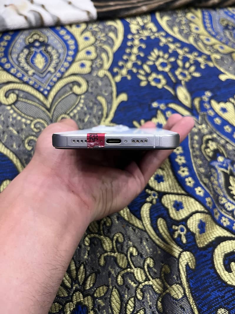 Apple iPhone 15 Pro Max 3