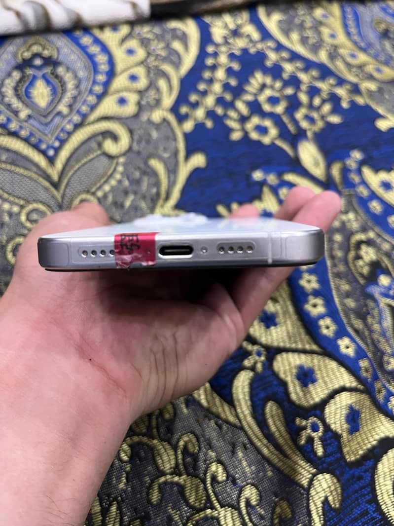Apple iPhone 15 Pro Max 5