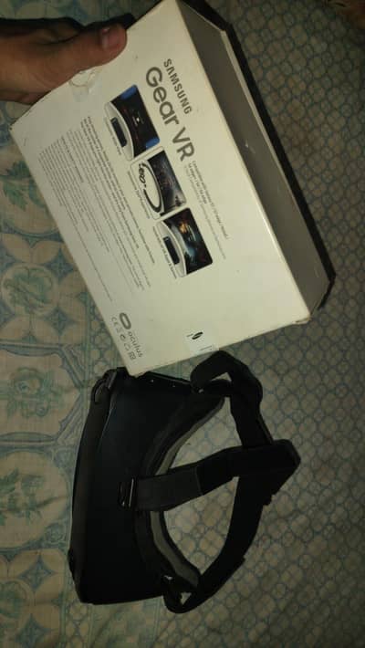 Samsung gear vr 2nd gen with box