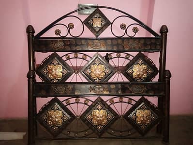Iron bed king size