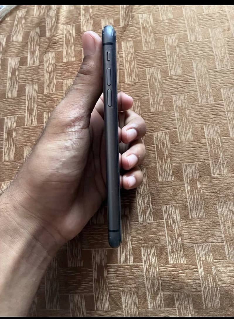 Apple iPhone 11 8