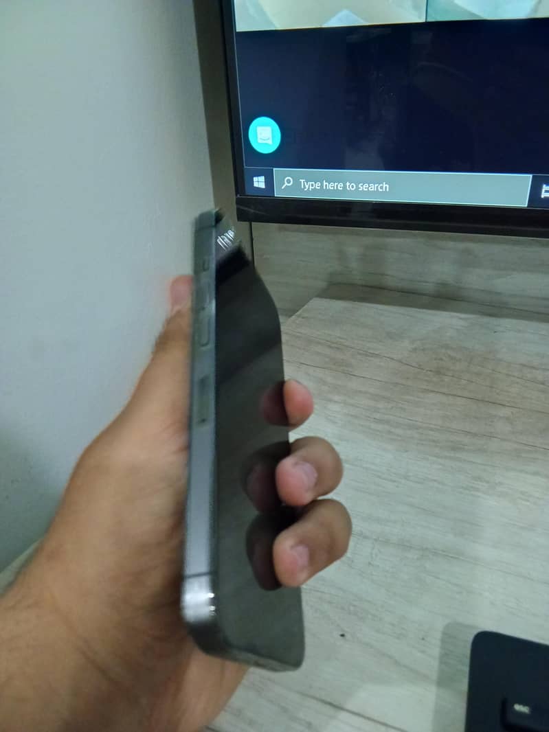 Apple iPhone 13 Pro 2