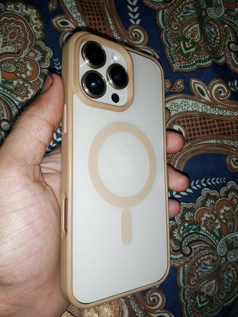 Apple iPhone 16 Pro Max 0