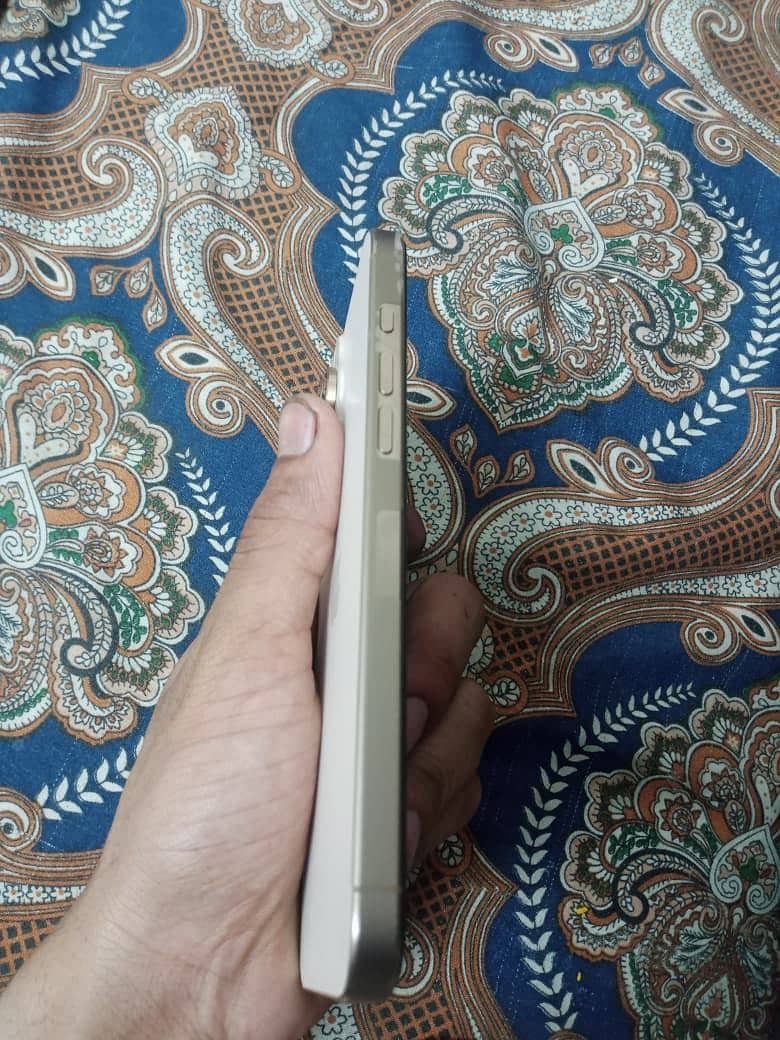 Apple iPhone 16 Pro Max 3