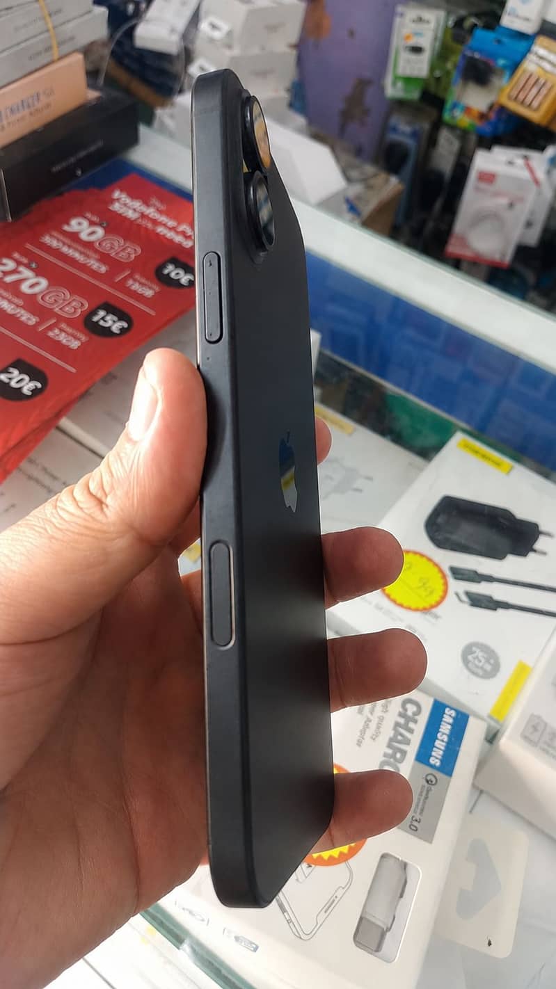 Apple iPhone 16 Plus 0
