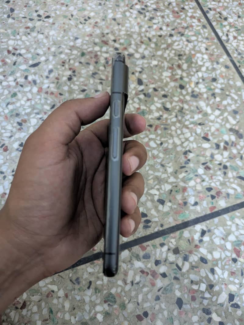 Google Pixel 8 4