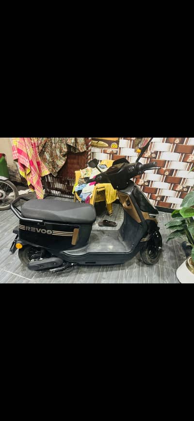 Revoo A11 Scooty for sale