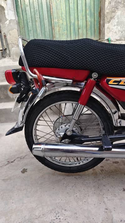 Honda CD70.2025
