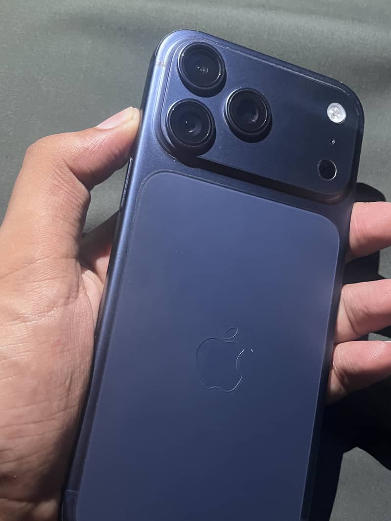 Apple iPhone 17 Pro Max 0
