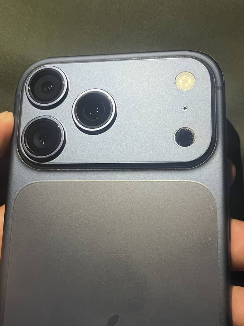 Apple iPhone 17 Pro Max 1