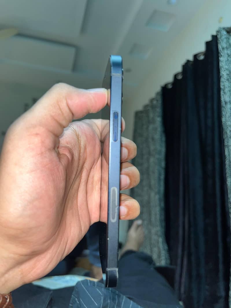 Apple iPhone 12 1