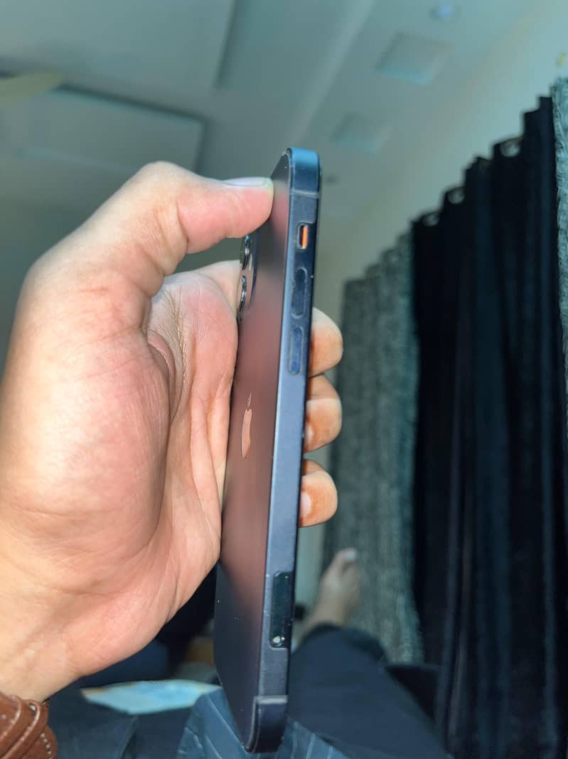 Apple iPhone 12 2