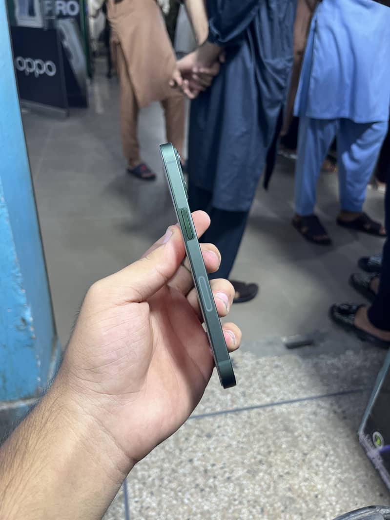 Apple iPhone 13 2