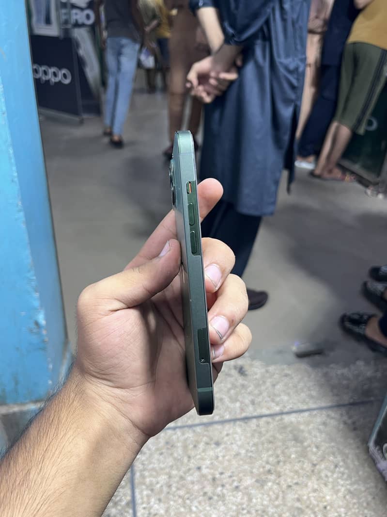 Apple iPhone 13 3