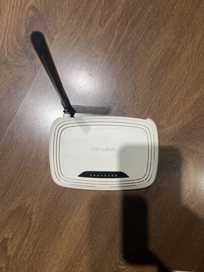 TP Link (WR740N) router for sale