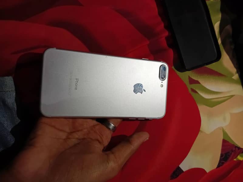 Apple iPhone 7 Plus 1