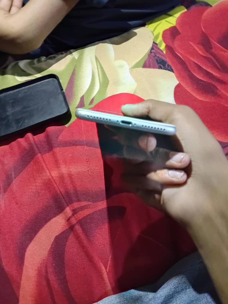 Apple iPhone 7 Plus 3