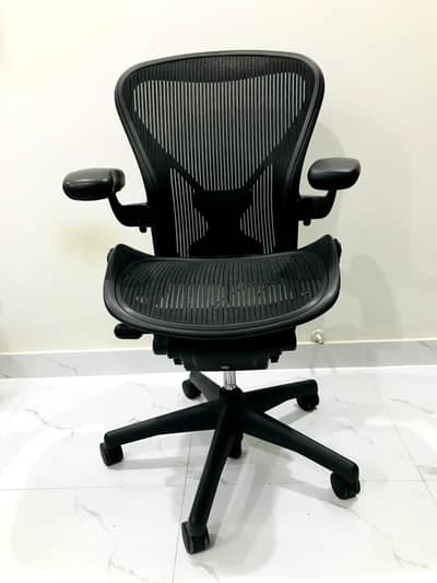 Imported Chair Executive chair Herman Miller Aeron Size B