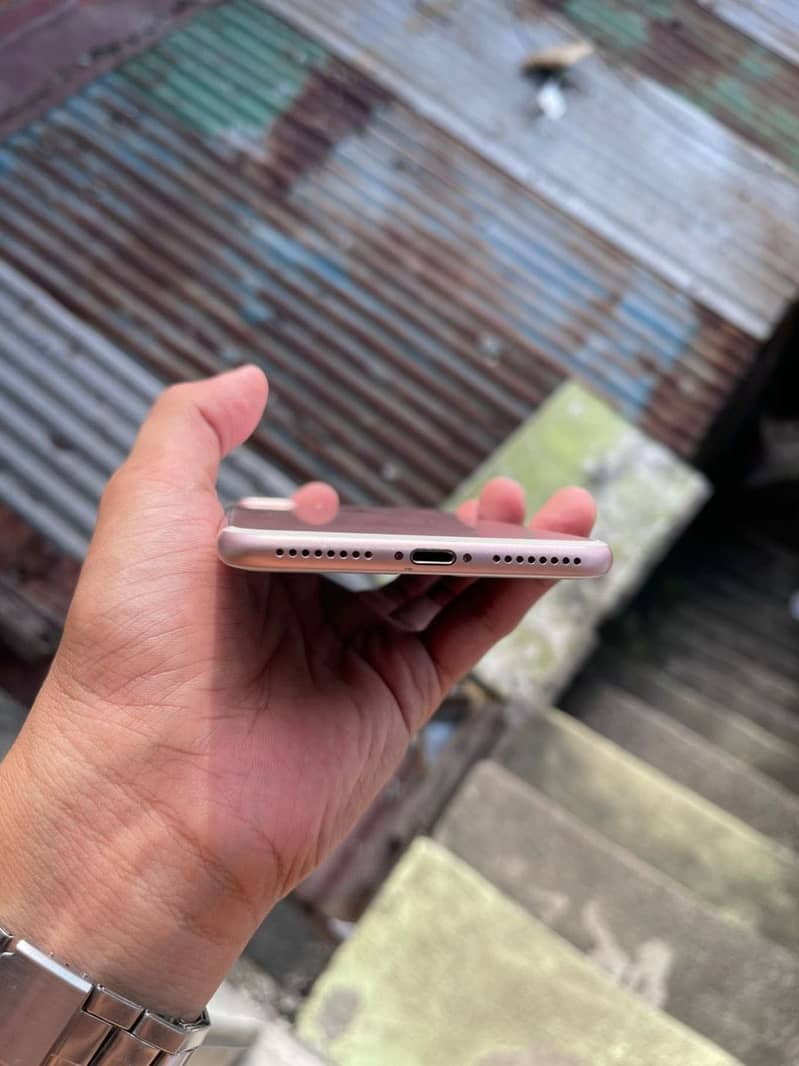 Apple iPhone 7 Plus 1
